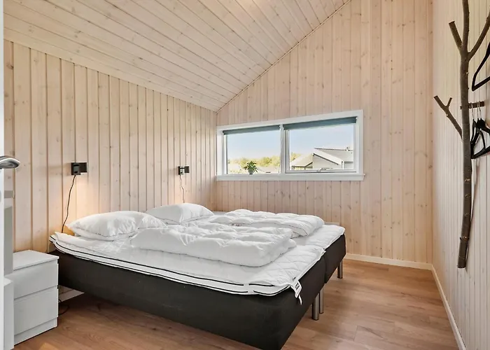 4 Bedroom Amazing In Сasa de vacaciones Hemmet
