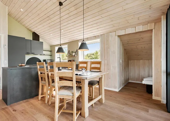 4 Bedroom Amazing In Сasa de vacaciones Hemmet