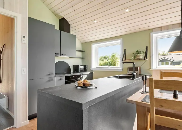 4 Bedroom Amazing In Сasa de vacaciones Hemmet